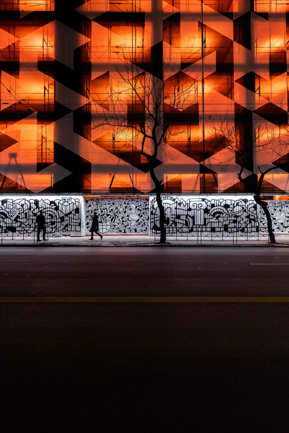 Μίνιον: Το θρυλικό πολυκατάστημα έβαλε ξανά τα γιορτινά του ενόψει Χριστουγέννων