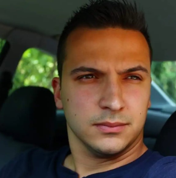 27χρονος φαρμακοποιός