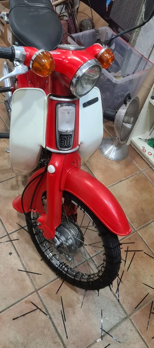 Αυτοσχέδιες αλυσίδες με μηχανάκι 