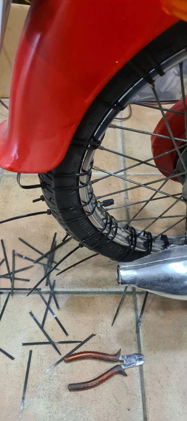 Αυτοσχέδιες αλυσίδες για το μηχανάκι 