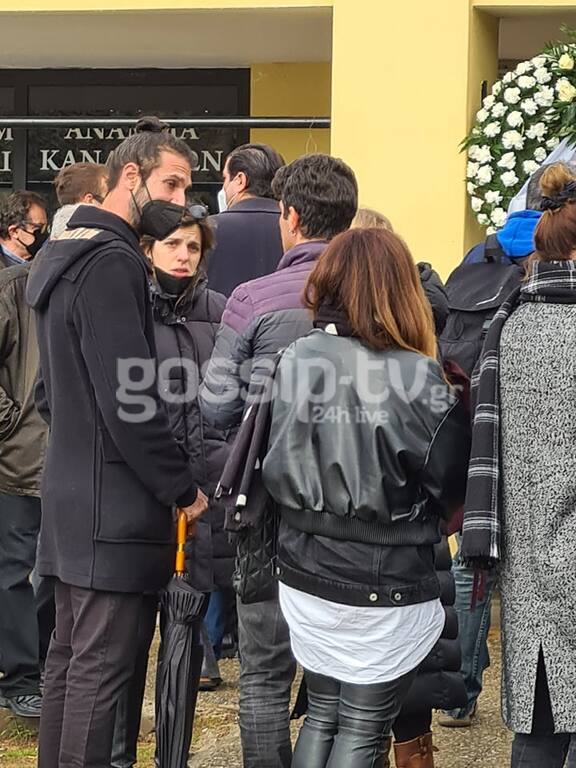 Κηδεία Πάνου Νάτση: Συντετριμμένη η Αλεξάνδρα Ταβουλάρη στο τελευταίο «αντίο» του φίλου της