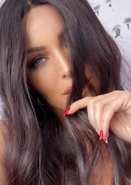 η Κατερίνα Καινούργιου μελαχρινή