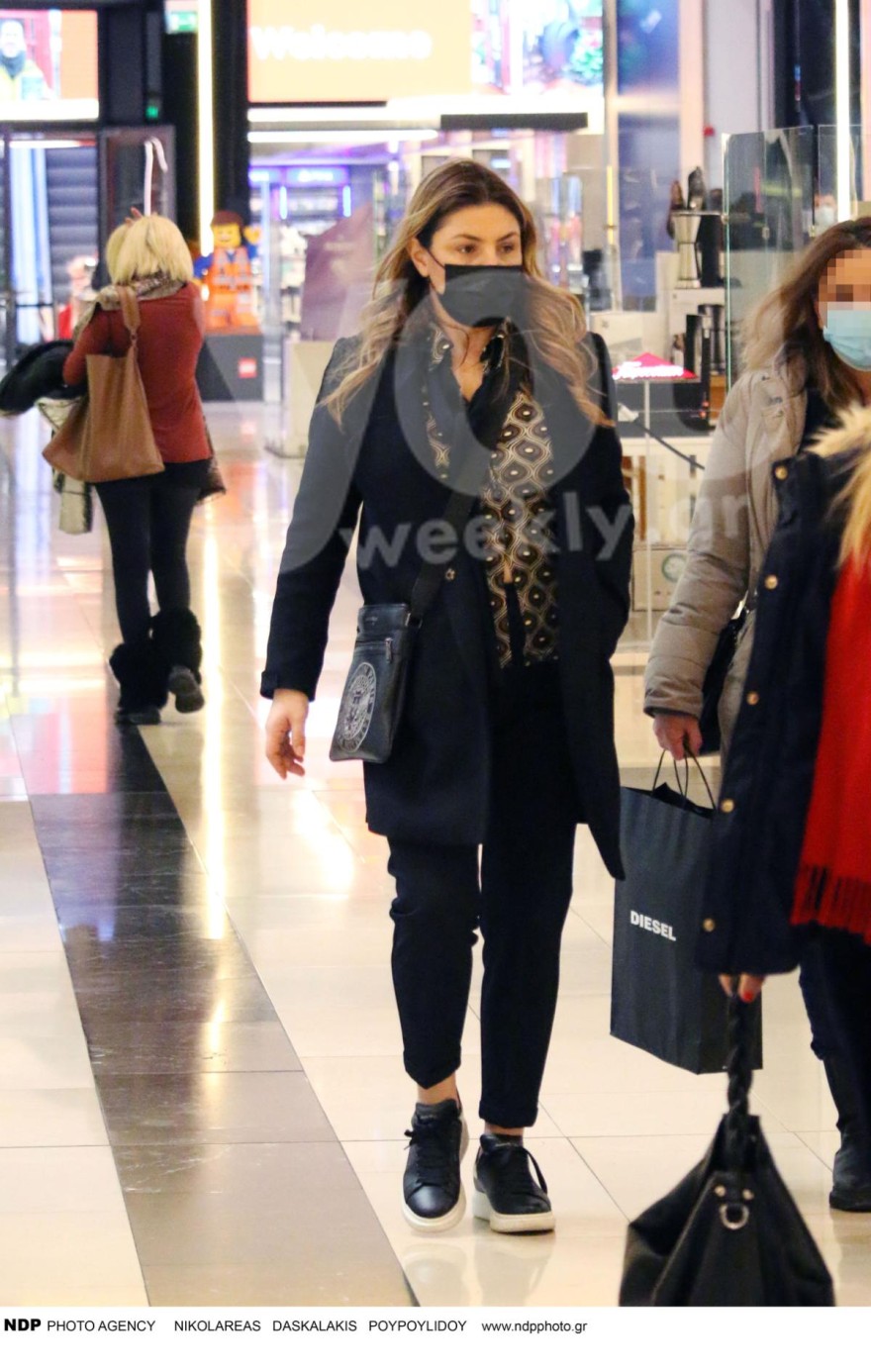 Έλενα Παπαρίζου