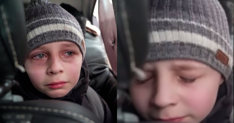 Πόλεμος στην Ουκρανία αγόρι αφήνει πίσω τον μπαμπά του