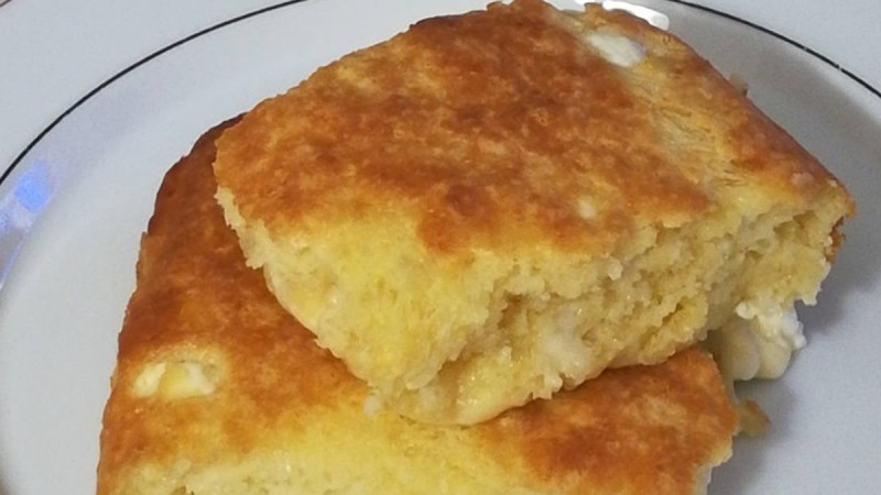 Ζουμερή τυρόπιτα με δύο κινήσεις 