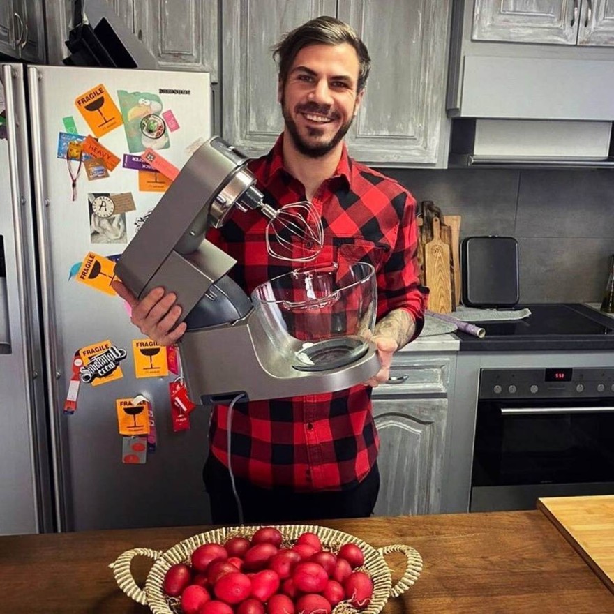 Άκης Πετρετζίκης