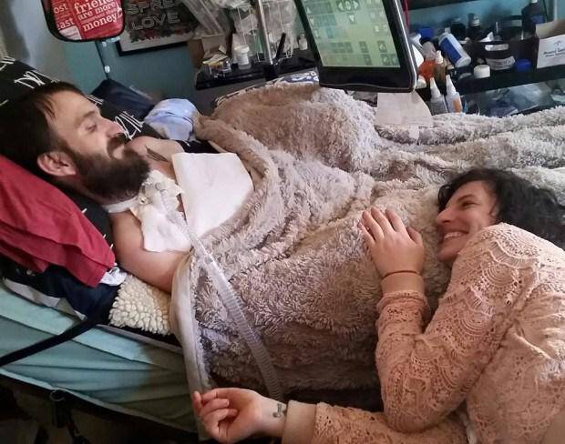 Παντρεύτηκε τον άντρα της ενώ πάσχει από σοβαρή ασθένεια 