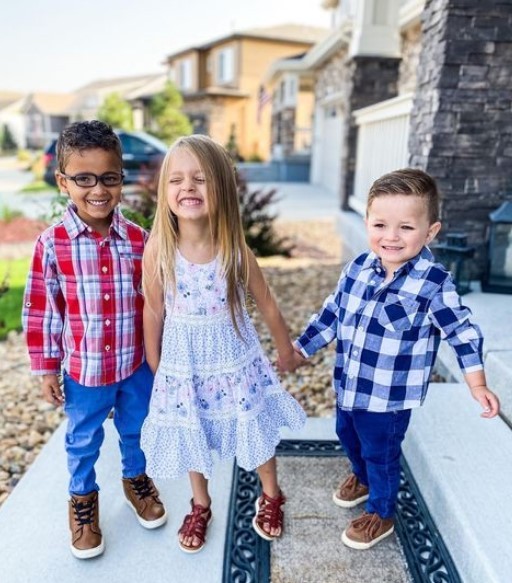 Υιοθέτησε τη βιολογική αδελφή του υιοθετημένου γιου της