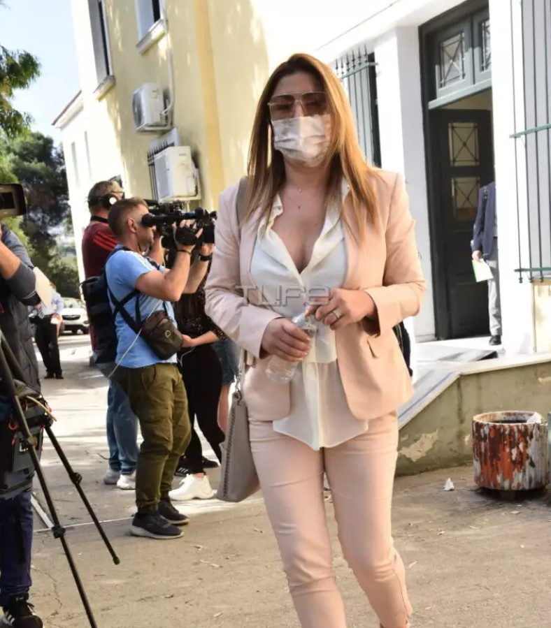 Έλενα Παπαρίζου