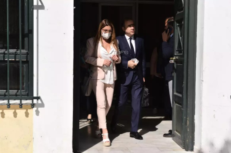 Έλενα Παπαρίζου