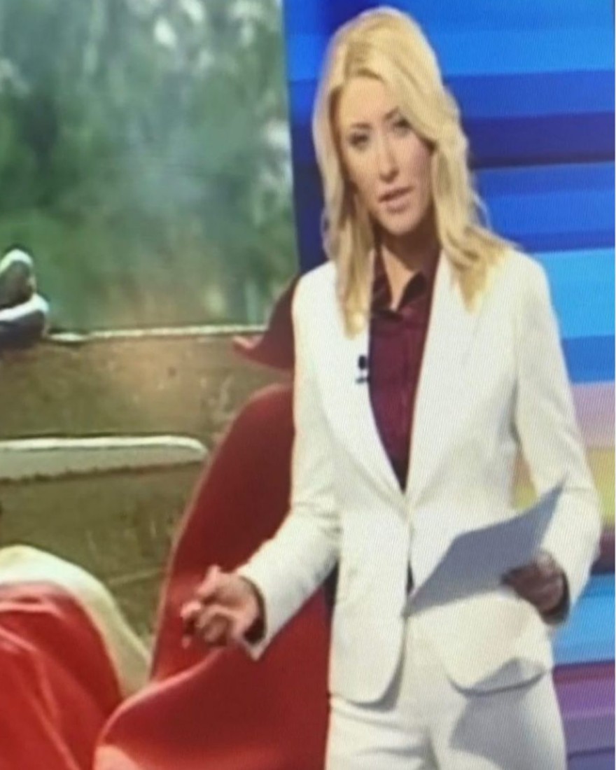 Σία Κοσιώνη μακριά μαλλιά 