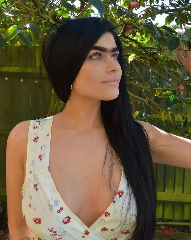 Σοφία Χατζηπαντελή φρύδια 