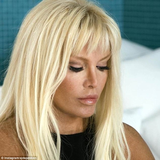 Η 72χρονη Τουρκάλα τραγουδίστρια που μοιάζει νεότερη 