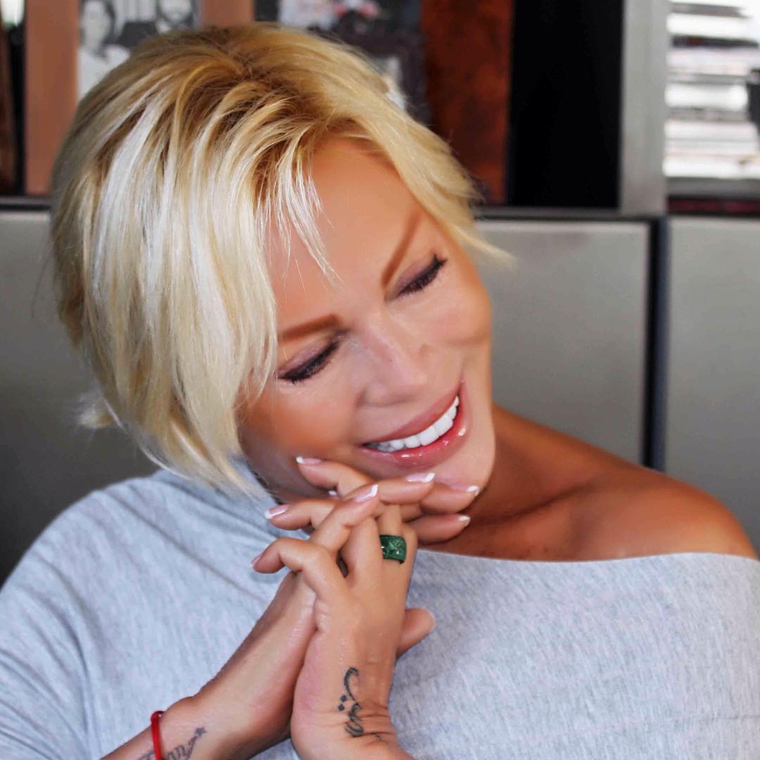 Η 72χρονη Τουρκάλα τραγουδίστρια που μοιάζει νεότερη 