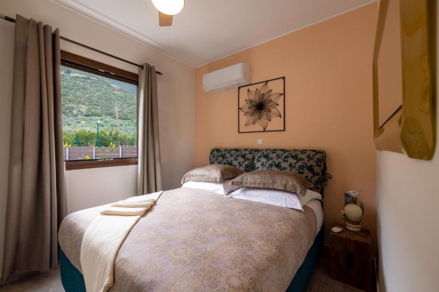 Δέσποινα Βανδή και Βασίλης Μπισμπίκης στην Επίδαυρο 