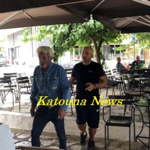 Ο "Βαγγέλης της πλατείας" δίνει μαθήματα ανθρωπιάς 