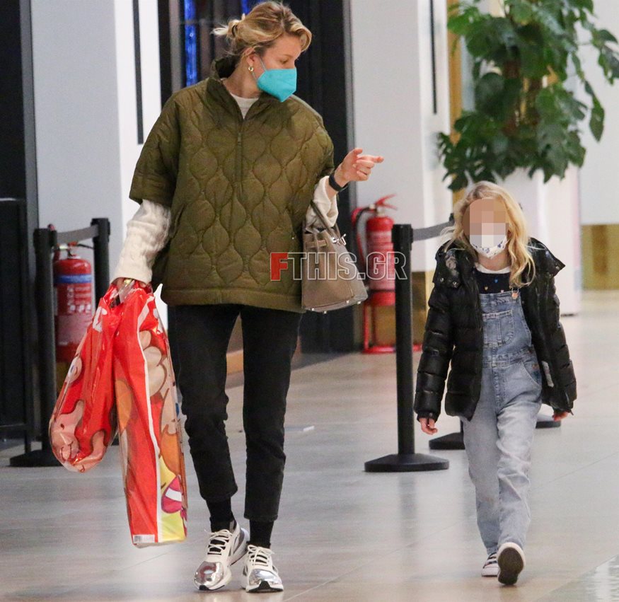 Βίκυ Καγιά κόρη 