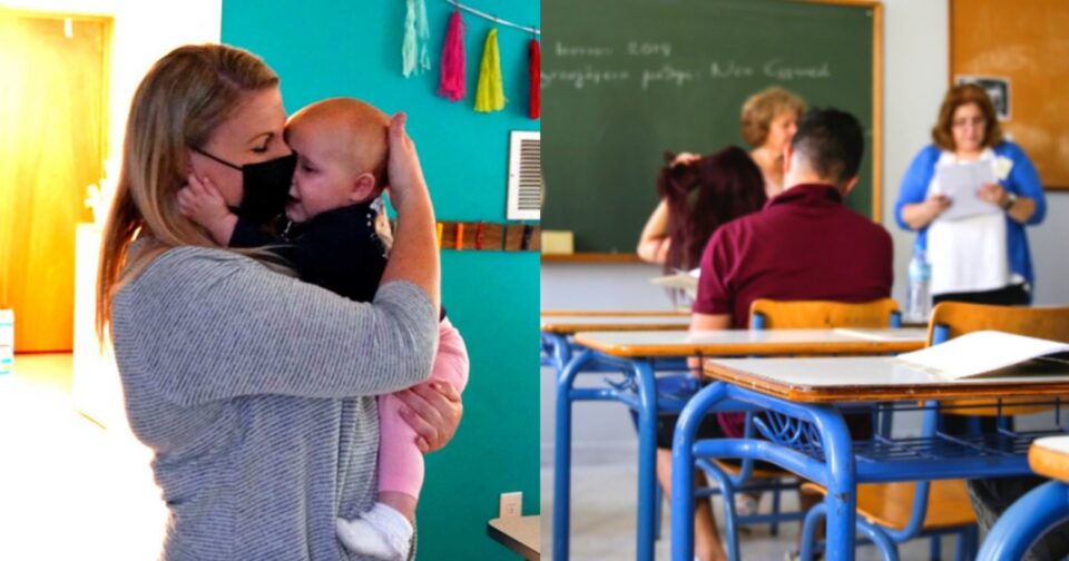Μητέρα εκπαιδευτικός κάνει μάθημα με το μωρό αγκαλιά