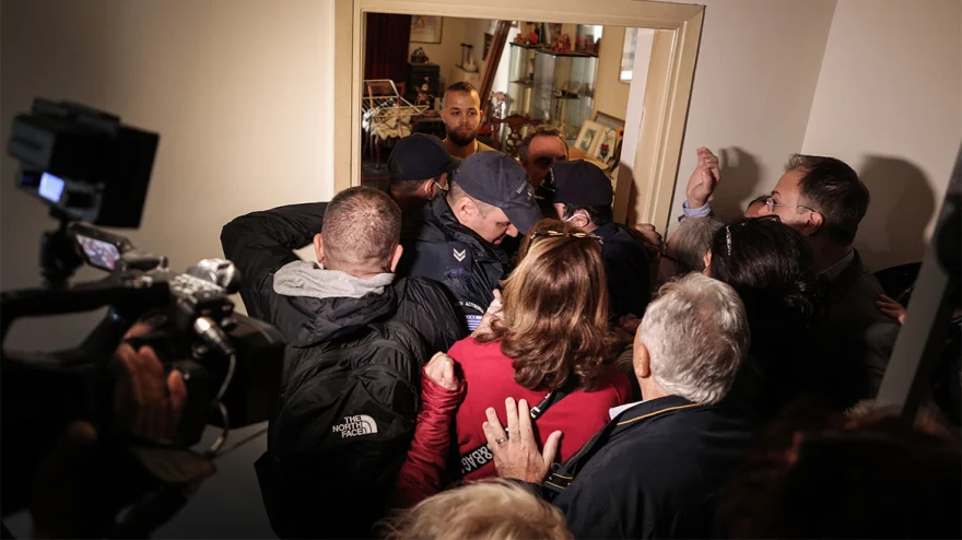 Έξωση στην Ιωάννα Κολοβού Έξωση των Αρχών στην Ιωάννα Κολοβού 