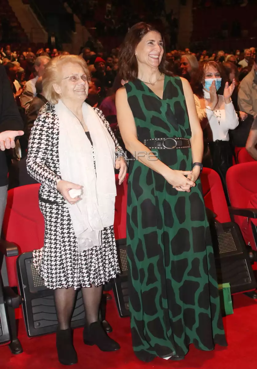 Η Μαρινέλλα ξεκίνησε τις εμφανίσεις της 