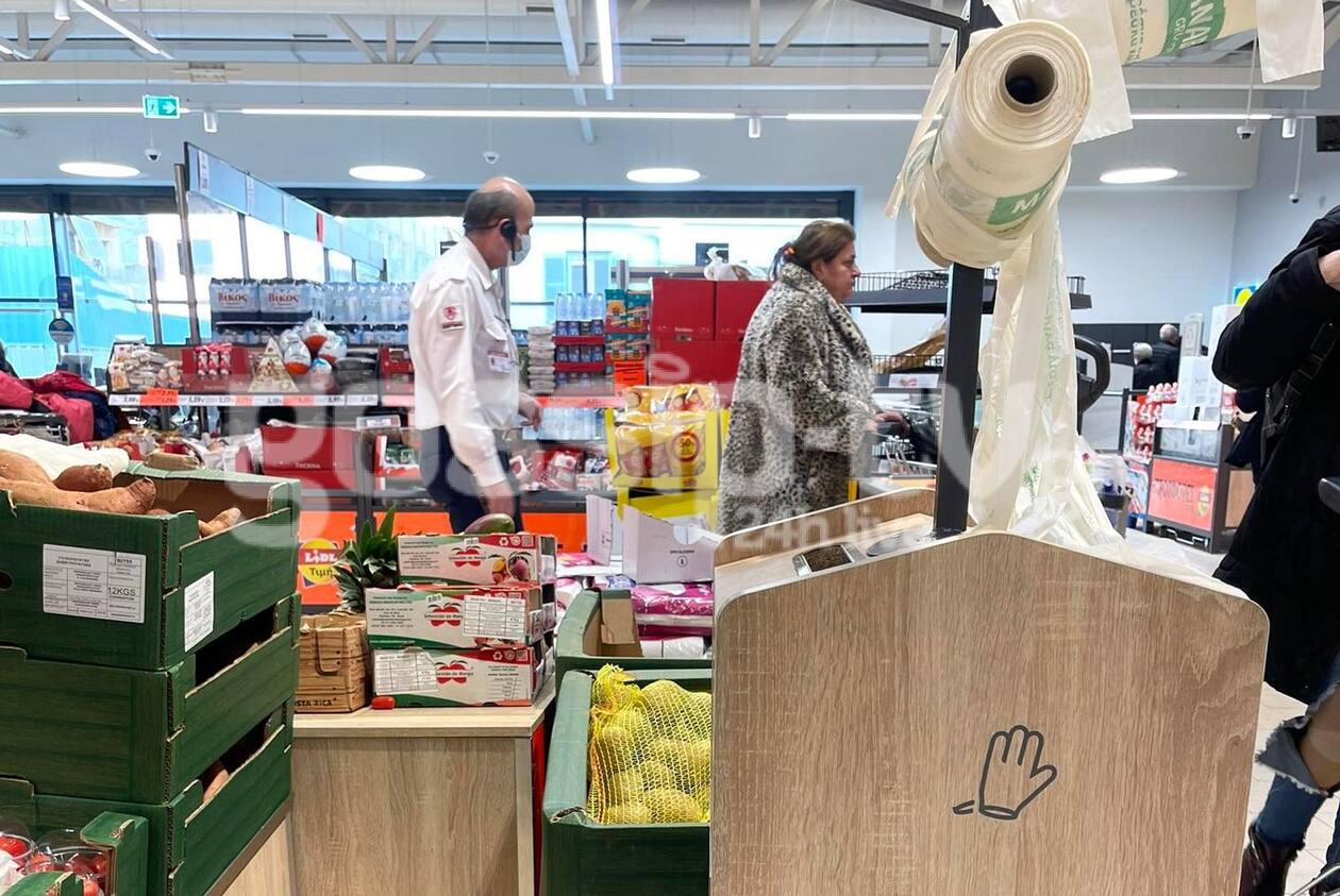 Σε σούπερ μάρκετ η Ελισάβετ Κωβνσταντινίδου 