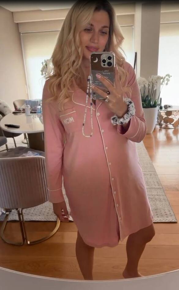 Κωνσταντίνα Σπυροπούλου ολόσωμη φωτογραφία 