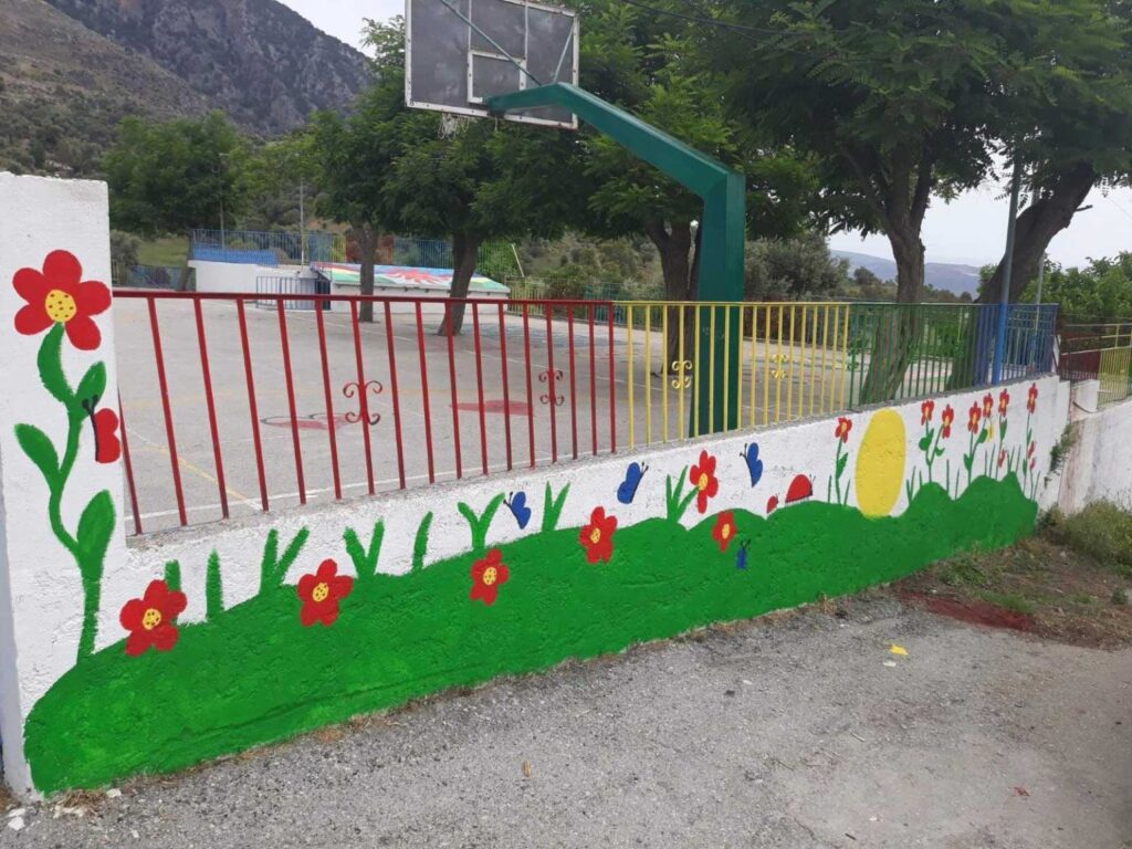 Νεαρός δάσκαλος σε χωριό 500 κατοίκων μεταμόρφωσε το σχολείο σε παράδεισο για τα παιδιά - εικόνα 3