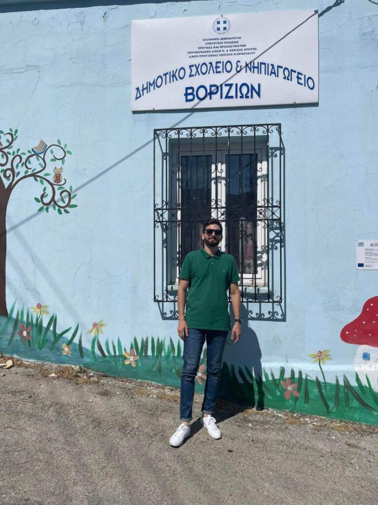 Νεαρός δάσκαλος σε χωριό 500 κατοίκων μεταμόρφωσε το σχολείο σε παράδεισο για τα παιδιά - εικόνα 4