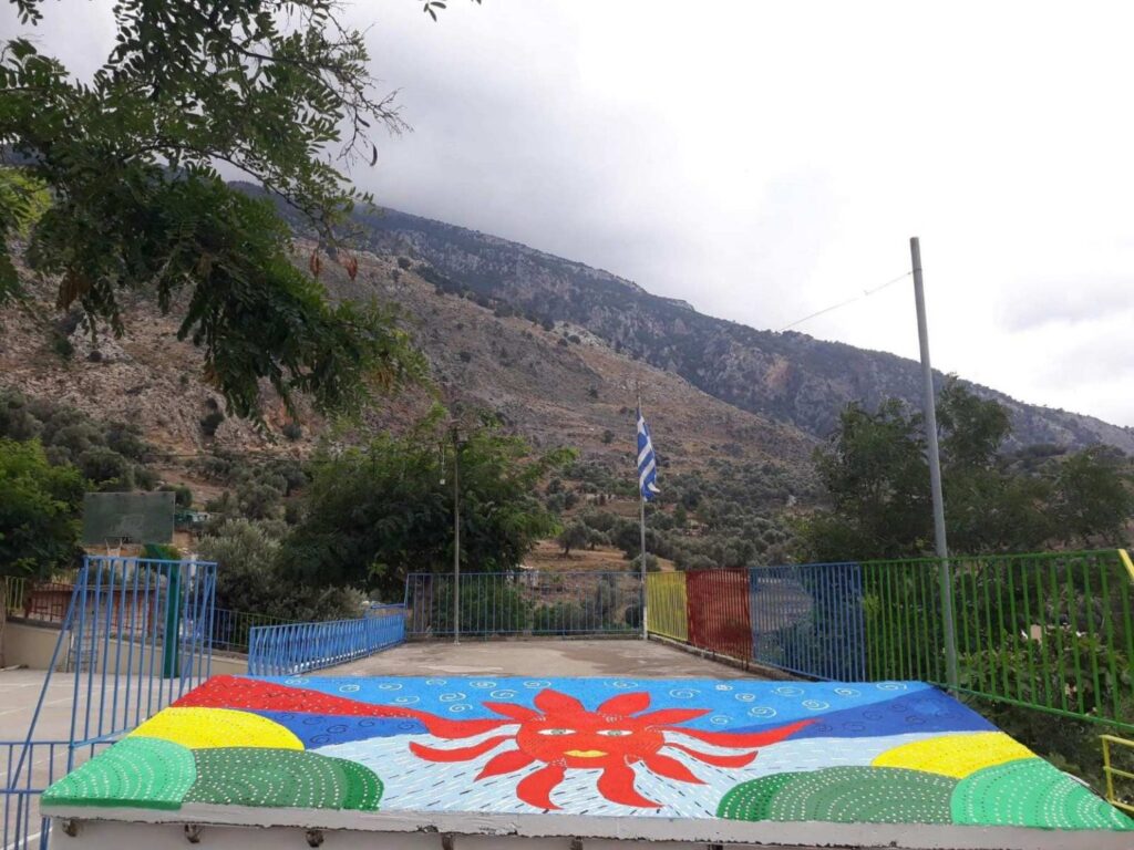 Νεαρός δάσκαλος σε χωριό 500 κατοίκων μεταμόρφωσε το σχολείο σε παράδεισο για τα παιδιά - εικόνα 6